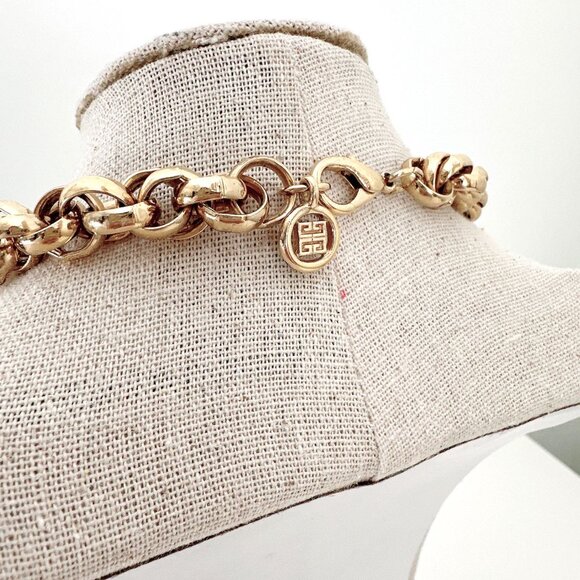 VINTAGE 1980s GIVENCHY GOLD TONE LINK CHAIN NECKLACE 4G LOGO CHARM - Picture 6 of 10